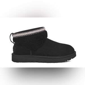 NWT UGG W Classic Ultra Mini Maxi Curly Black boot size 7